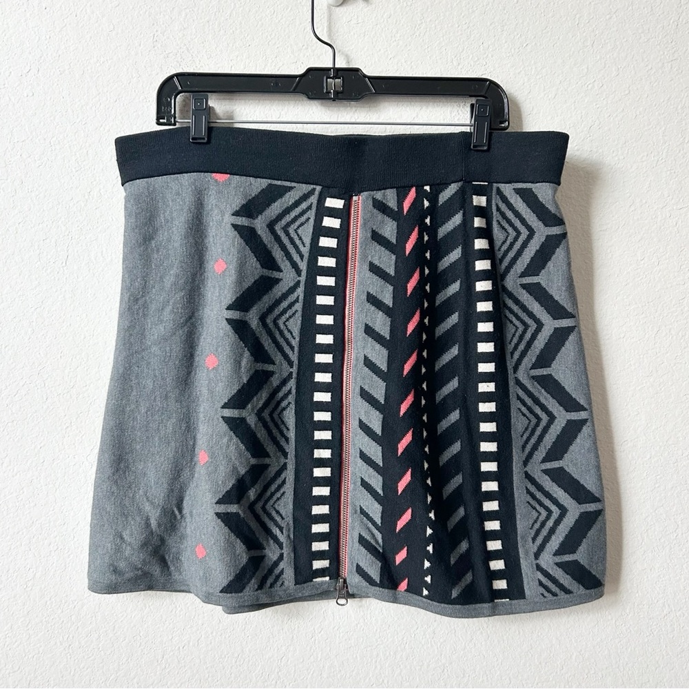 Title Nine Gray and Pink Geometric Aztec  Merino Wool Knit Zip Mini Skirt Sz L
